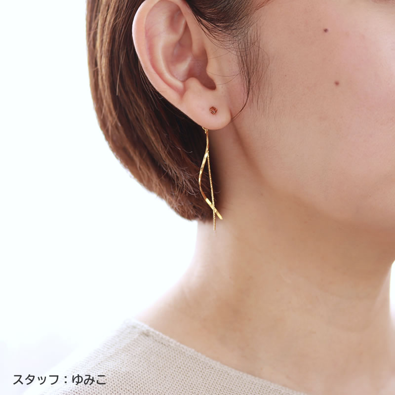 ピアスとバックキャッチのモデル画像