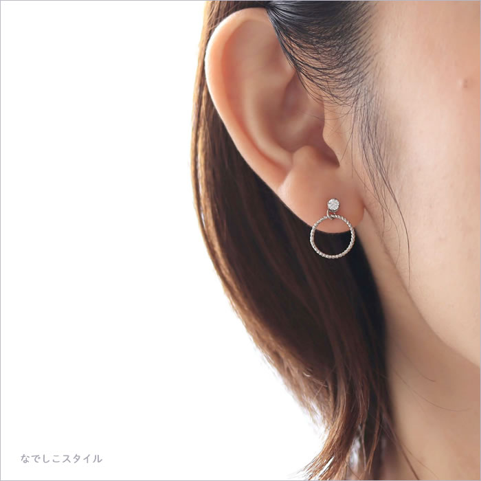 ダイアモンド３ｍｍとリングチャームプラチナカラーを合わせた耳写真