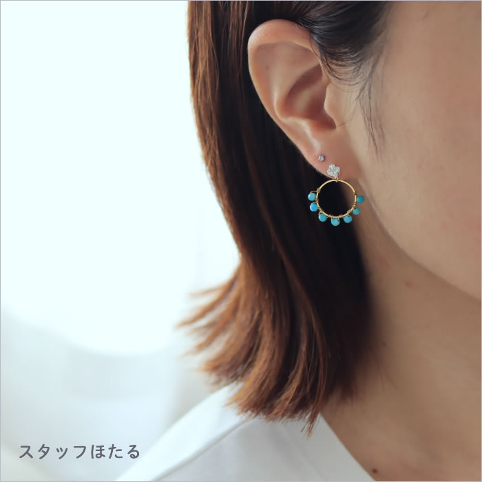 20代スタッフがエクラ「マリンブルー」とバックキャッチウェーブラインを合わせた耳写真