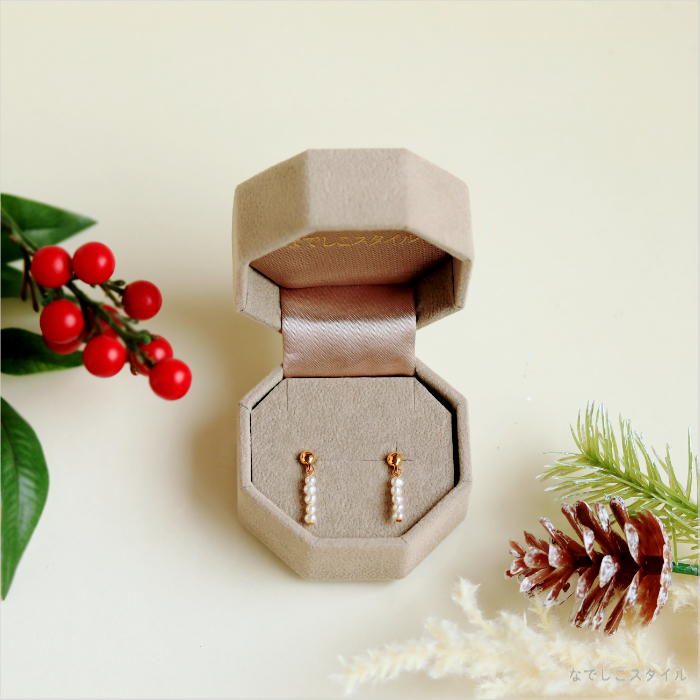 konayuki/小粒淡水パールのラインピアスのギフト写真