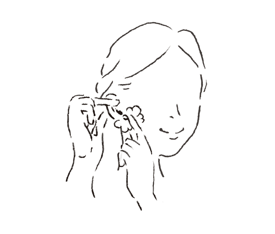 ピアスホールのケアには、「消毒」ではなく「洗浄」を。