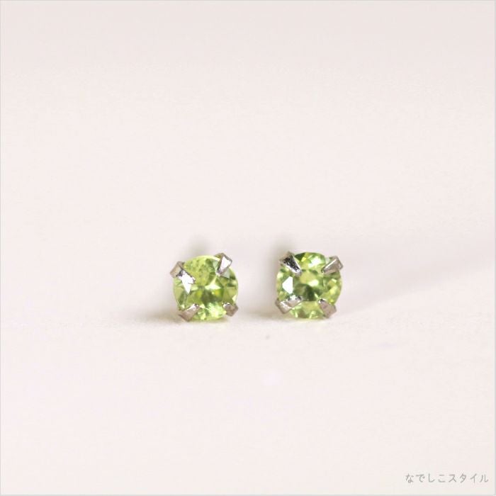天然石ピアスＮｏ．87 小粒ペリドット3粒ピアス ペリドット/チタンピアス（スタッドピアス）