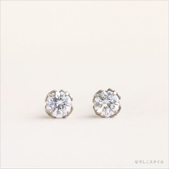 チタン純度99.5％の大粒のチタンピアス、シャトンピアス「CZダイアモンド」４mm、プラチナ軸の正面からの画像