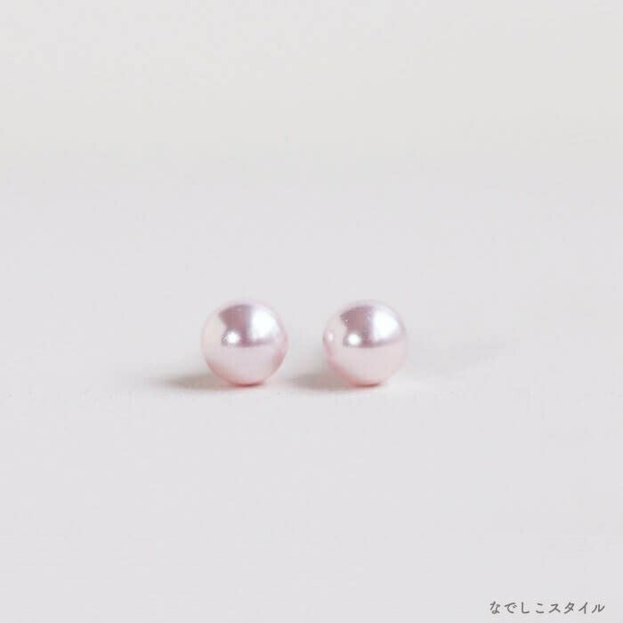 スワロフスキー桜色グラスパール４mm（スタッド）のピアス正面写真