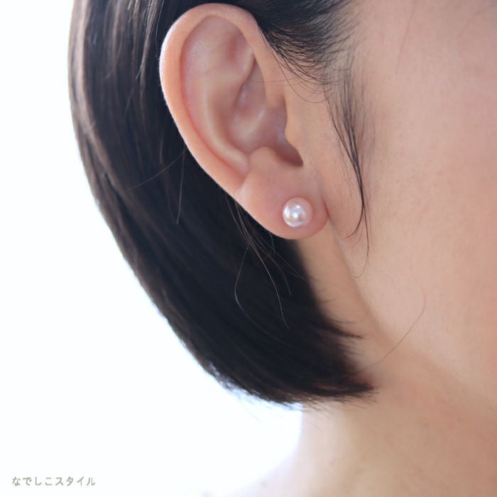 桜色パール８ｍｍのスタッドピアスを着けた女性の横顔画像