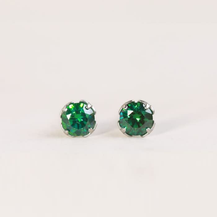 エメラルド エメラルド」4mm チタンピアスの通販SHOP｜なでしこスタイル