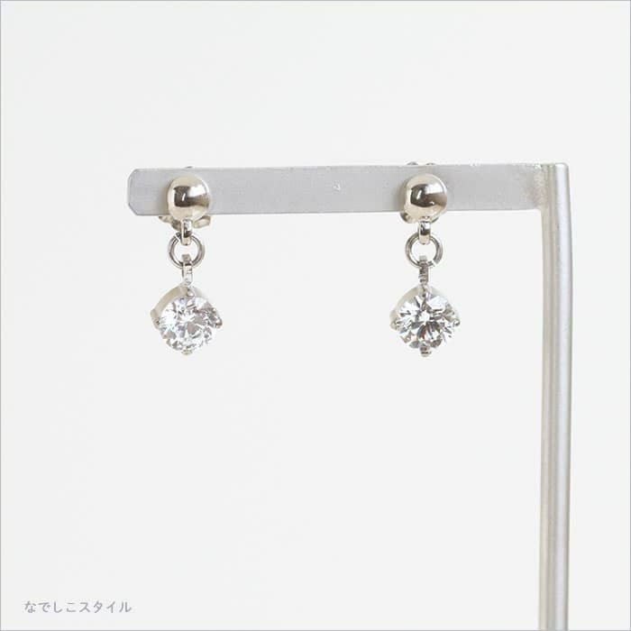エクラ「ダイアモンド」/ジルコニアがゆれるスタッドピアス チタン