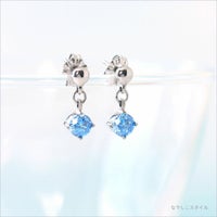 チタン純度99.5％の純チタンピアス使用、エクラ「CZマリンブルー」/ジルコニアがゆれるスタッドピアスの正面の画像