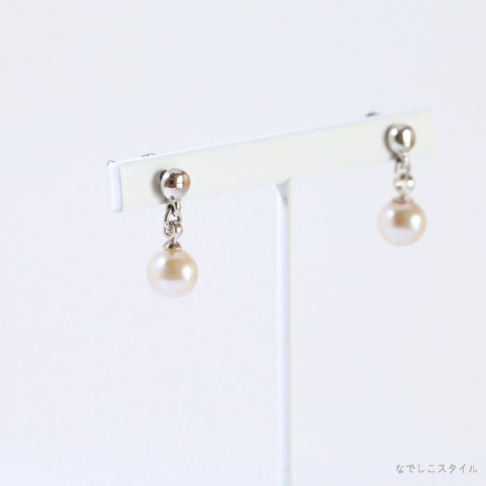 ペルル（ほんのりロゼ色）/パールがゆれるスタッドピアス チタンピアス
