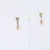 スワロフスキー/パールがゆれるスタッドピアス「ペルル」のイメージ画像