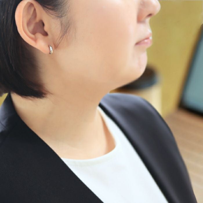三日月ピアス、全てピュアチタン素材