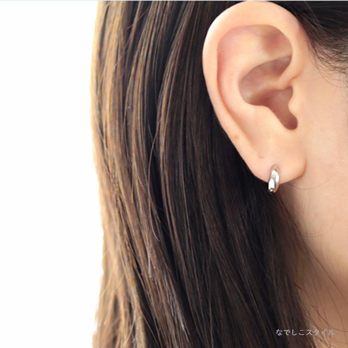 三日月ピアス、全てピュアチタン素材