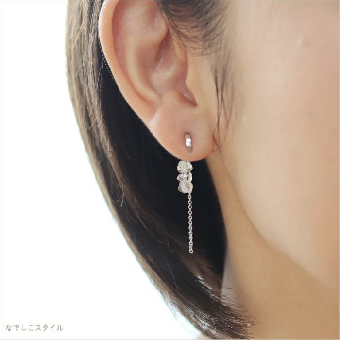 ハーキマーダイヤのバックキャッチをつけた女性の耳元画像