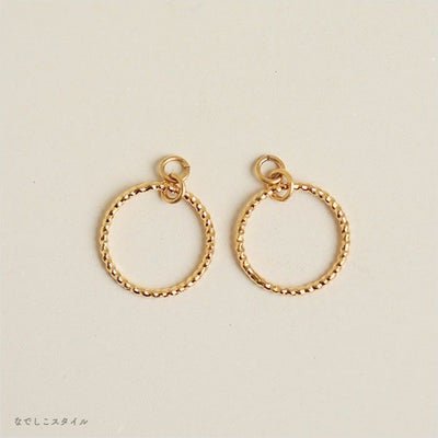 ゴールドカラーのリングチャーム画像