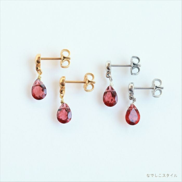 天然石を使用した揺れるピアス「sizuku/ガーネット」。