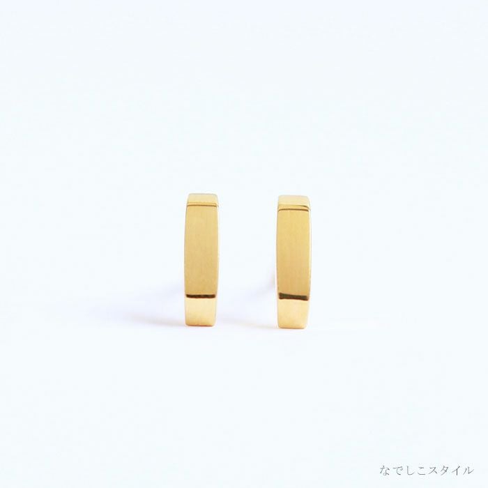 なでしこスタイルのセカンドピアス。シルクラインピアス、ゴールドカラー正面写真