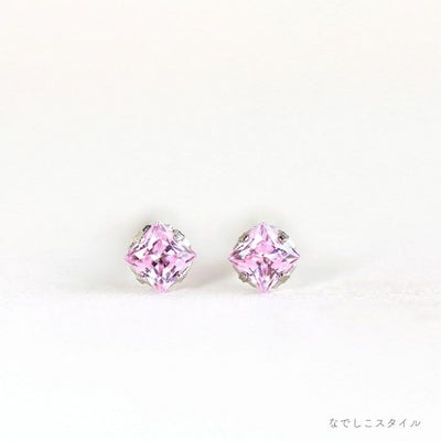 セカンドピアスのスワロフスキージルコニアカルテットダイアモンド2.5mm正面写真