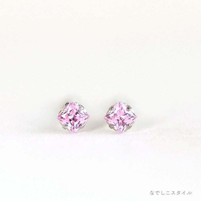 セカンドピアスのスワロフスキージルコニアカルテットダイアモンド2.5mm正面写真