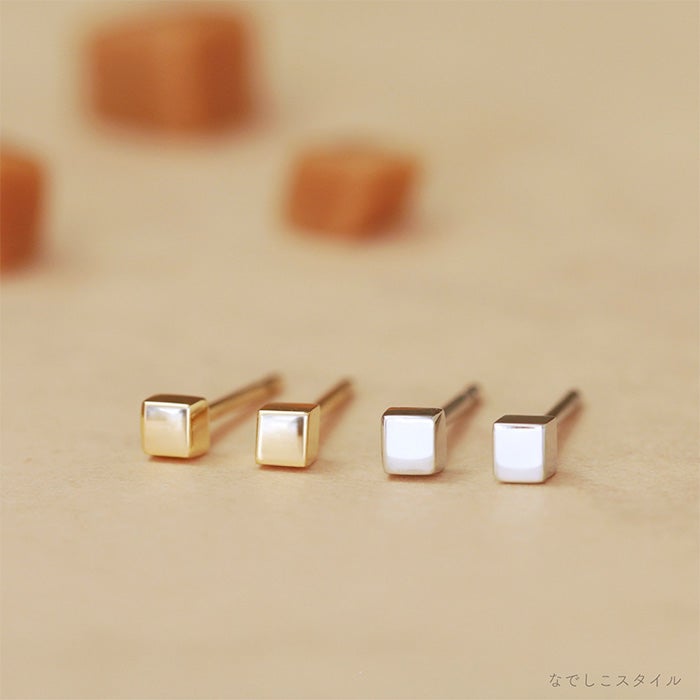 金属アレルギー対応ピュアチタンピアス「キャラメル」しかく型｜ゴールドカラー・プラチナカラーの比較（セカンドピアス）