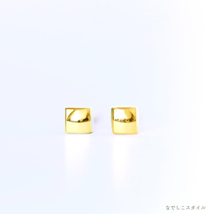 金属アレルギー対応のピュアチタンピアス「キャラメル」｜ゴールドカラー しかく型（3mm）