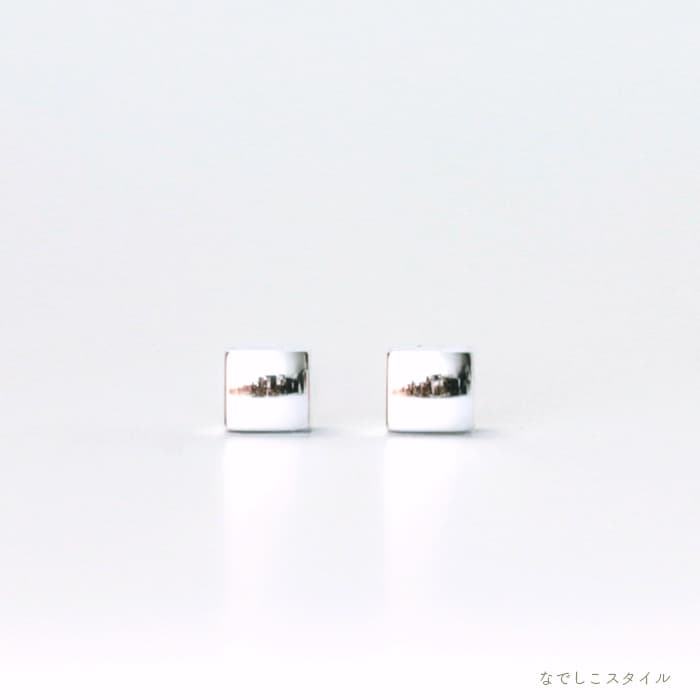 金属アレルギー対応のピュアチタンピアス「キャラメル」｜プラチナカラー しかく型（3mm）