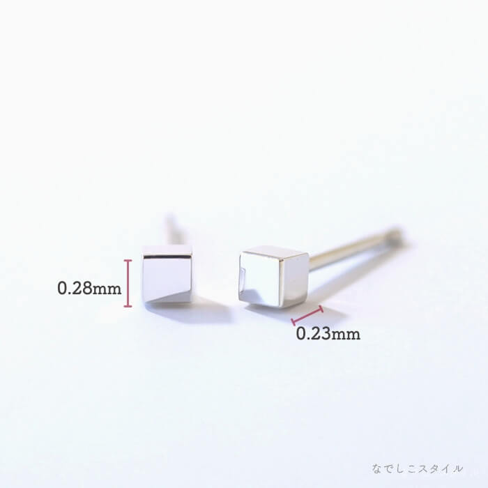 ピュアチタンピアス「キャラメル」しかく型｜サイズ3mm×3mm（プラチナカラー）