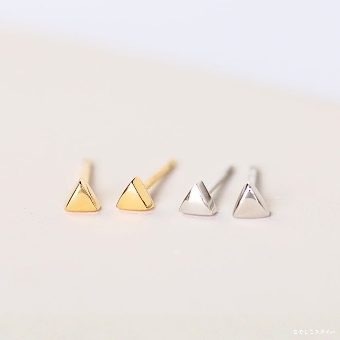 金属アレルギー対応のチタンピアス「カケラ」ニュアンス写真