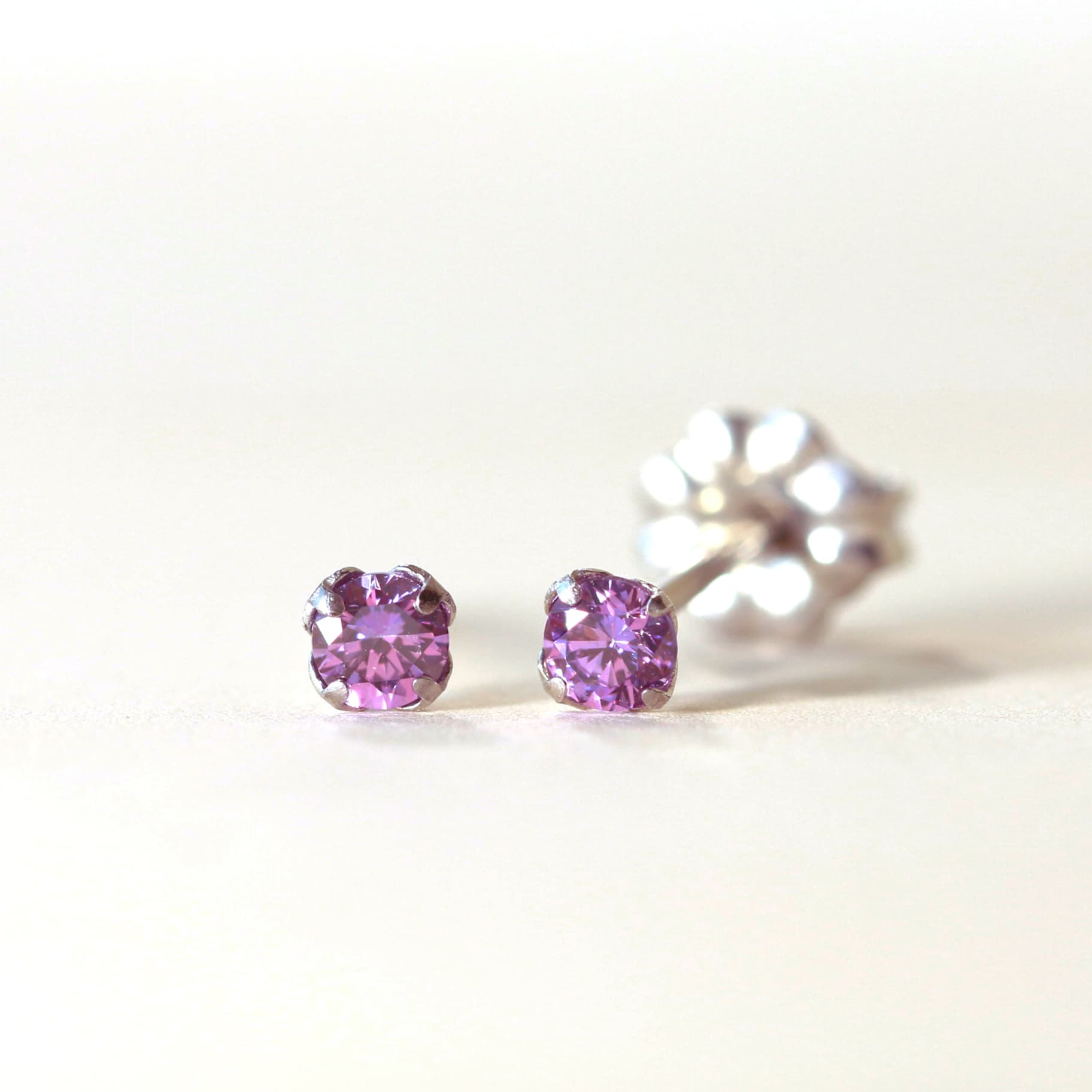 一粒キュービックジルコニア「秋桜」3mm チタンピアスの通販SHOP
